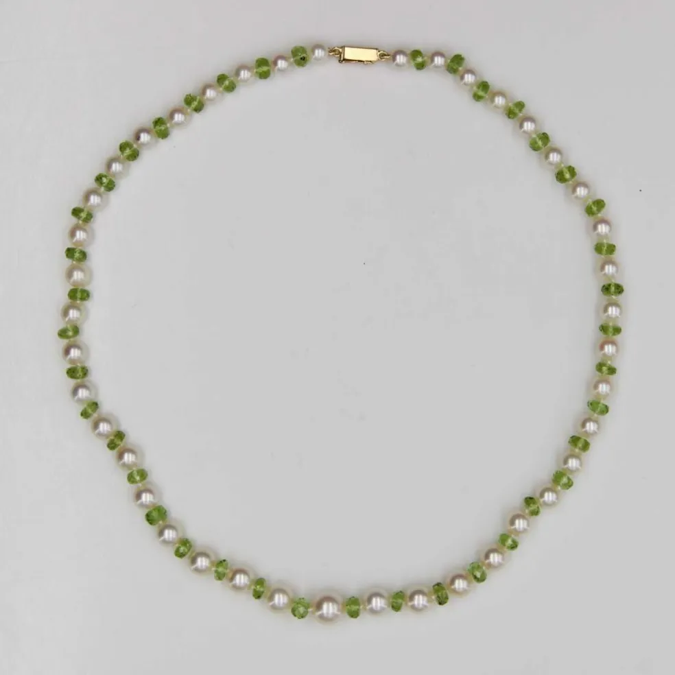 Collier de perles de culture et de perles de péridot
