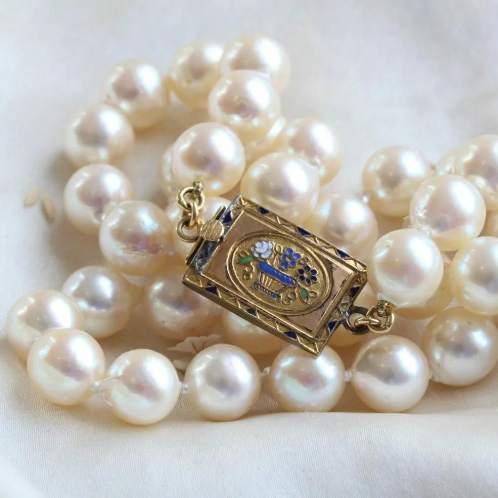 Collier de perles de culture baroque et son fermoir ancien