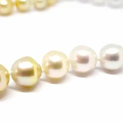 Collier de perles dorées & blanches