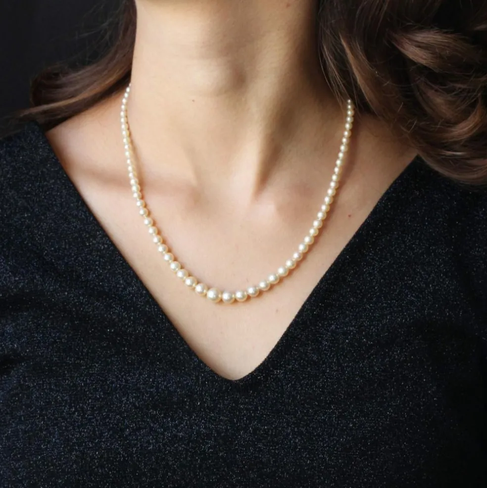 Collier de perles en chute et son fermoir diamants