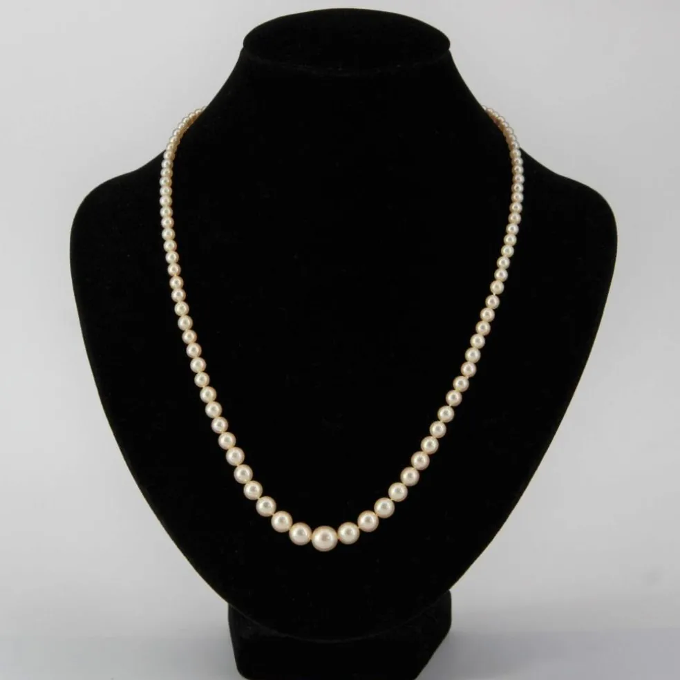 Collier de perles en chute et son fermoir diamants