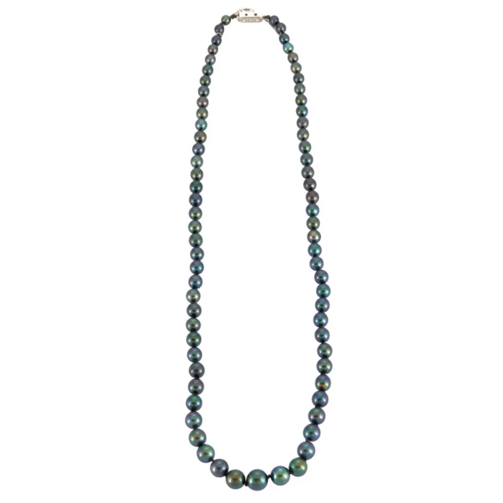 Collier de perles grises