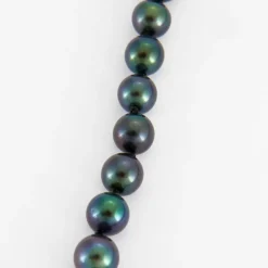 Collier de perles grises