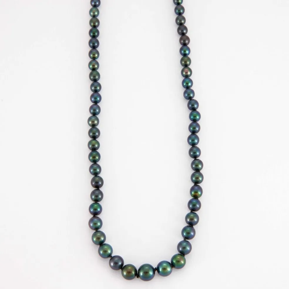 Collier de perles grises