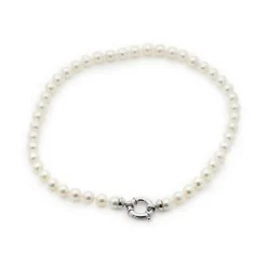 Collier de perles japonaises avec fermoir en or blanc