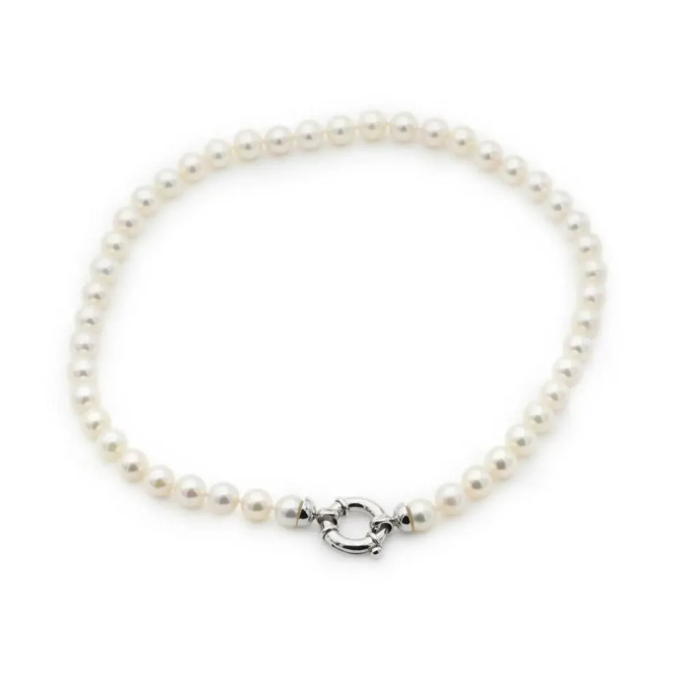 Collier de perles japonaises avec fermoir en or blanc