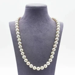 Collier de perles japonaises avec fermoir en or jaune