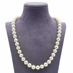 Collier de perles japonaises avec fermoir en or blanc