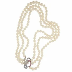 Collier de perles trois rangs