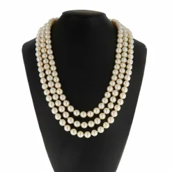 Collier de perles trois rangs