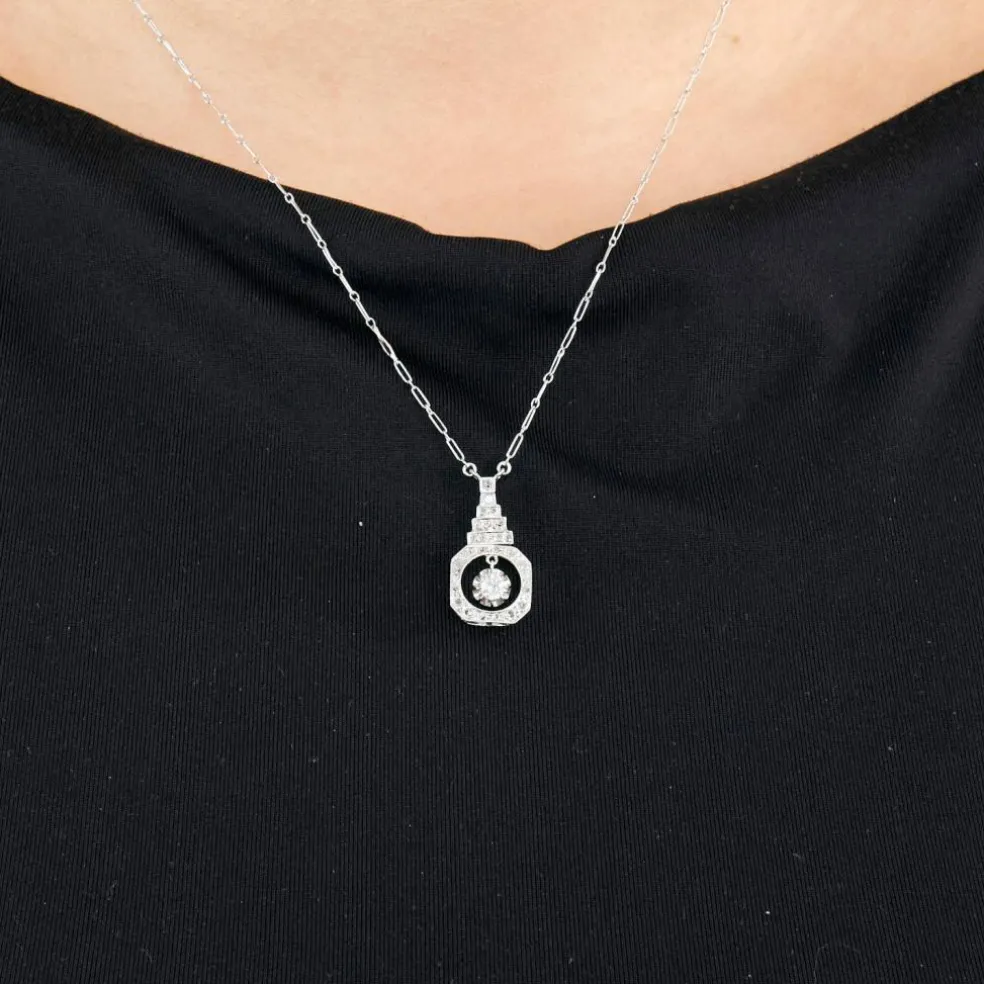 Collier de style art déco en or gris et diamants