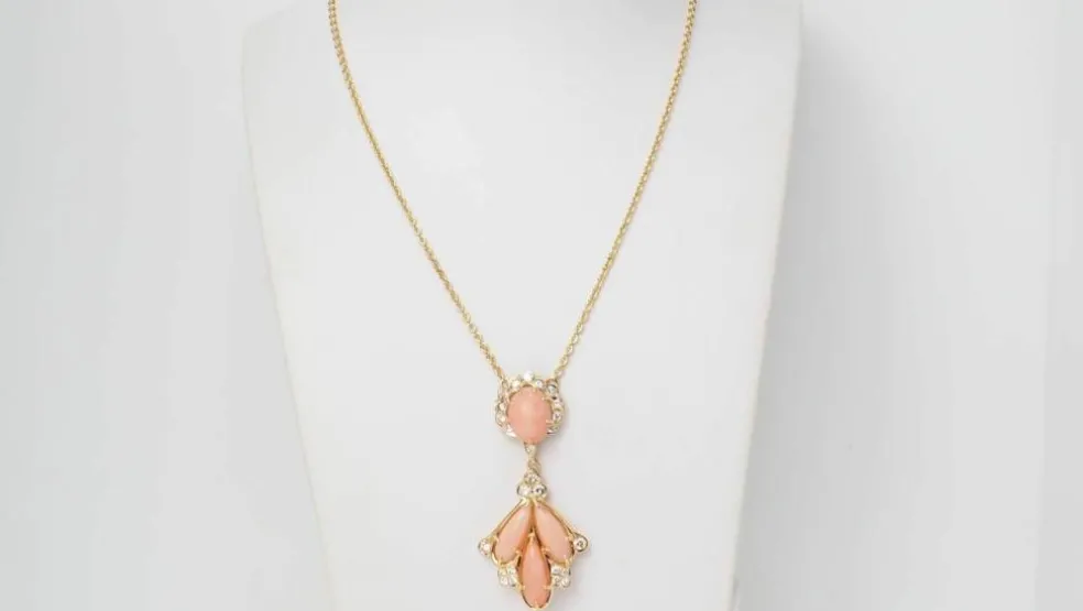 Collier Diamants Cabochons de corail