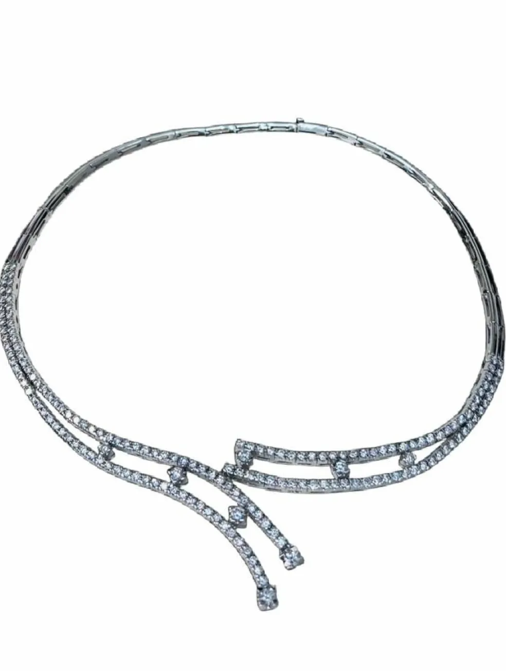 Collier double ligne en or blanc et diamants