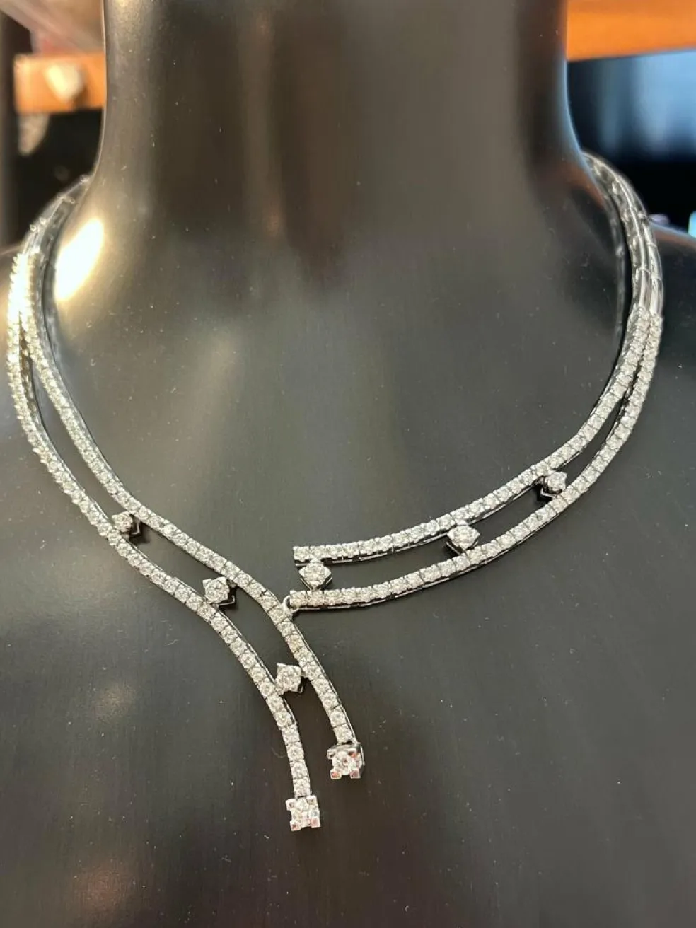 Collier double ligne en or blanc et diamants