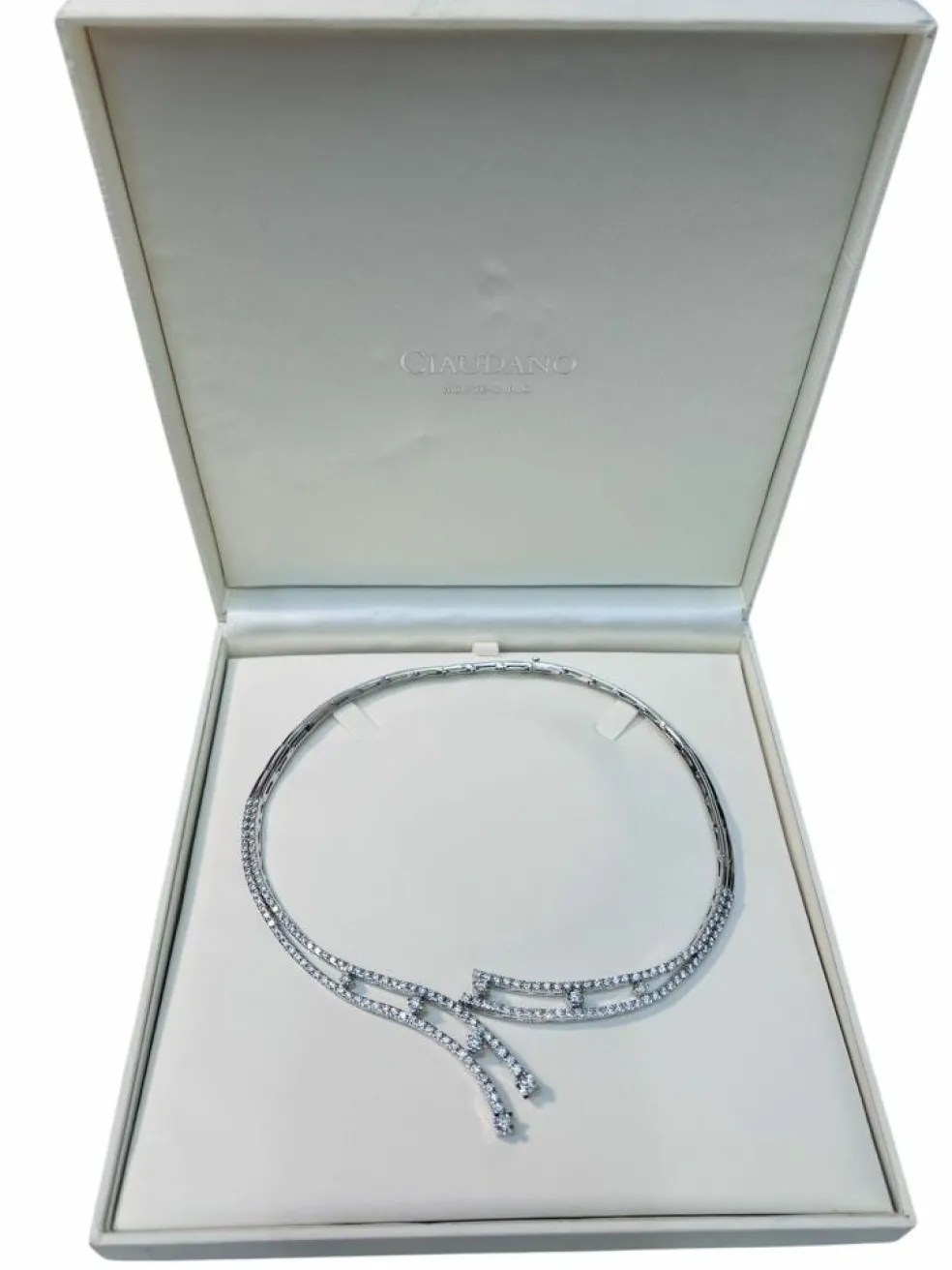 Collier double ligne en or blanc et diamants