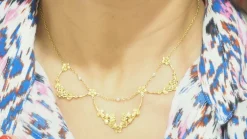 Collier draperie en or jaune et perles