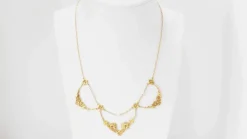 Collier draperie en or jaune et perles