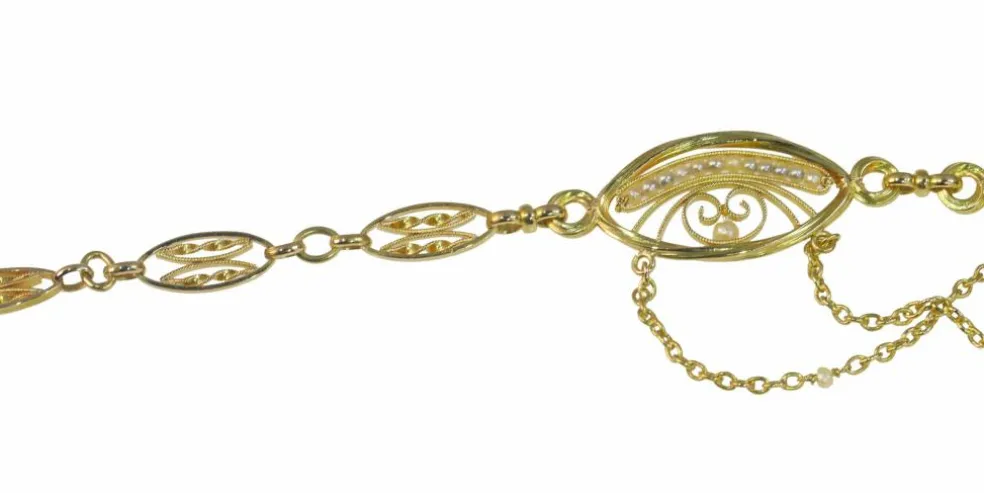 Collier en filigrane d'or, perles de graines naturelles