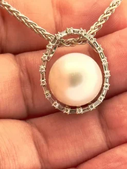 Collier en or 18 carats diamants et perle de culture