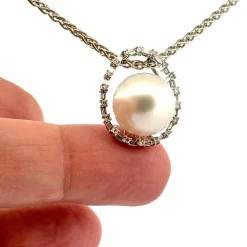 Collier en or 18 carats diamants et perle de culture