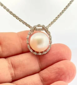 Collier en or 18 carats diamants et perle de culture