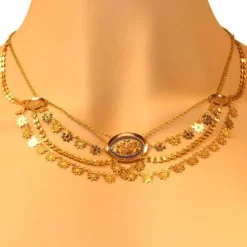 Collier en or avec émail