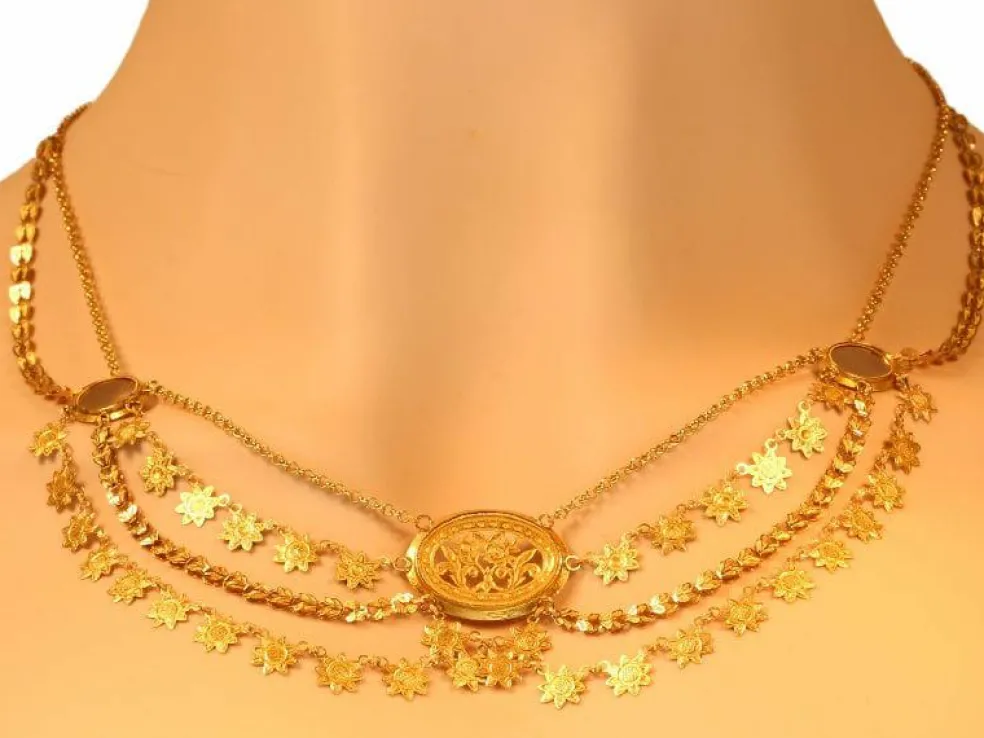 Collier en or avec émail
