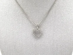 Collier en or blanc 750 mil et pendentif cœur en diamants