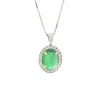 Collier en or blanc avec émeraude cabochon de 1,78 ct
