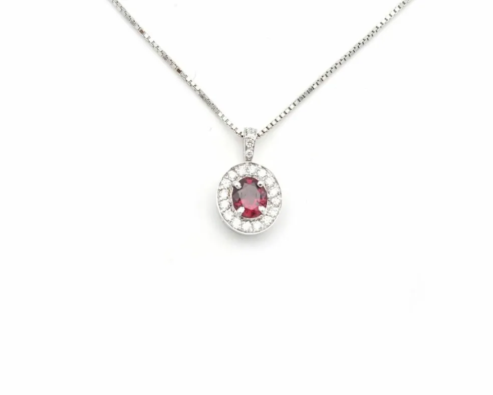 Collier en or blanc avec rubis et diamants