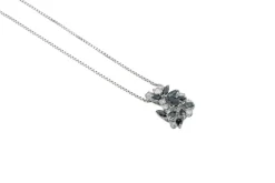 Collier en or blanc avec saphirs et diamants