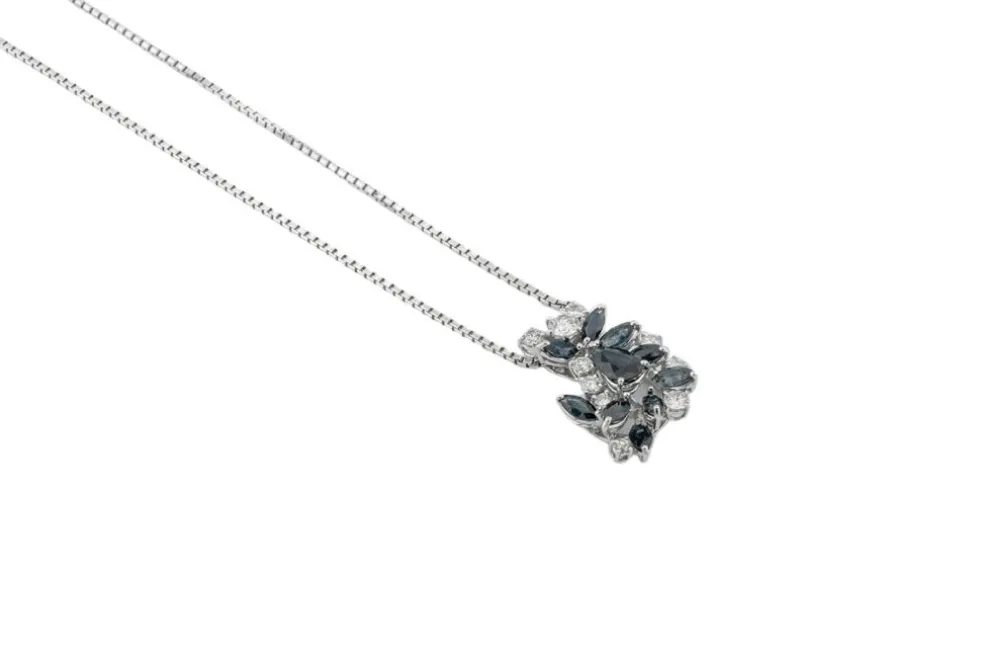 Collier en or blanc avec saphirs et diamants