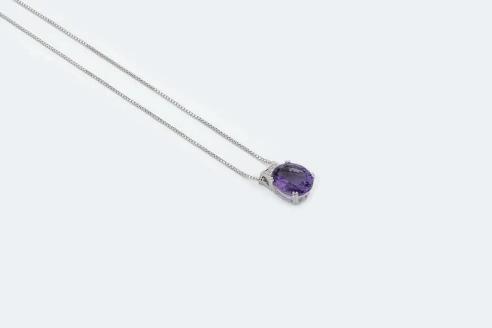 Collier en or blanc avec améthyste et diamant