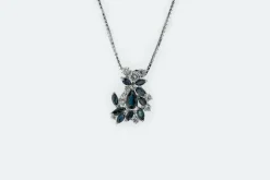 Collier en or blanc avec saphirs et diamants