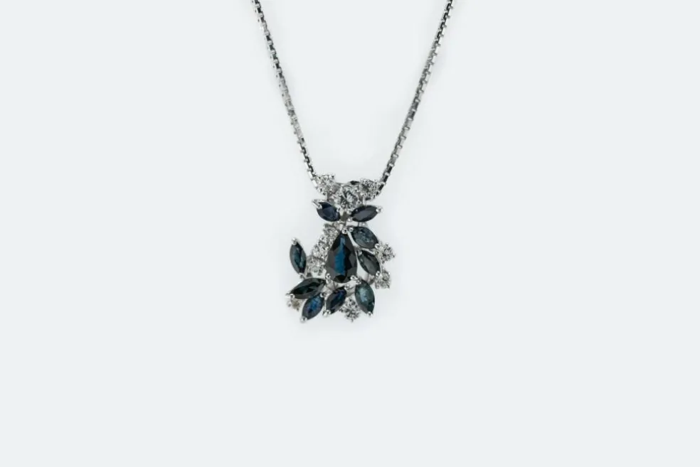 Collier en or blanc avec saphirs et diamants