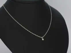Collier en or blanc avec diamant