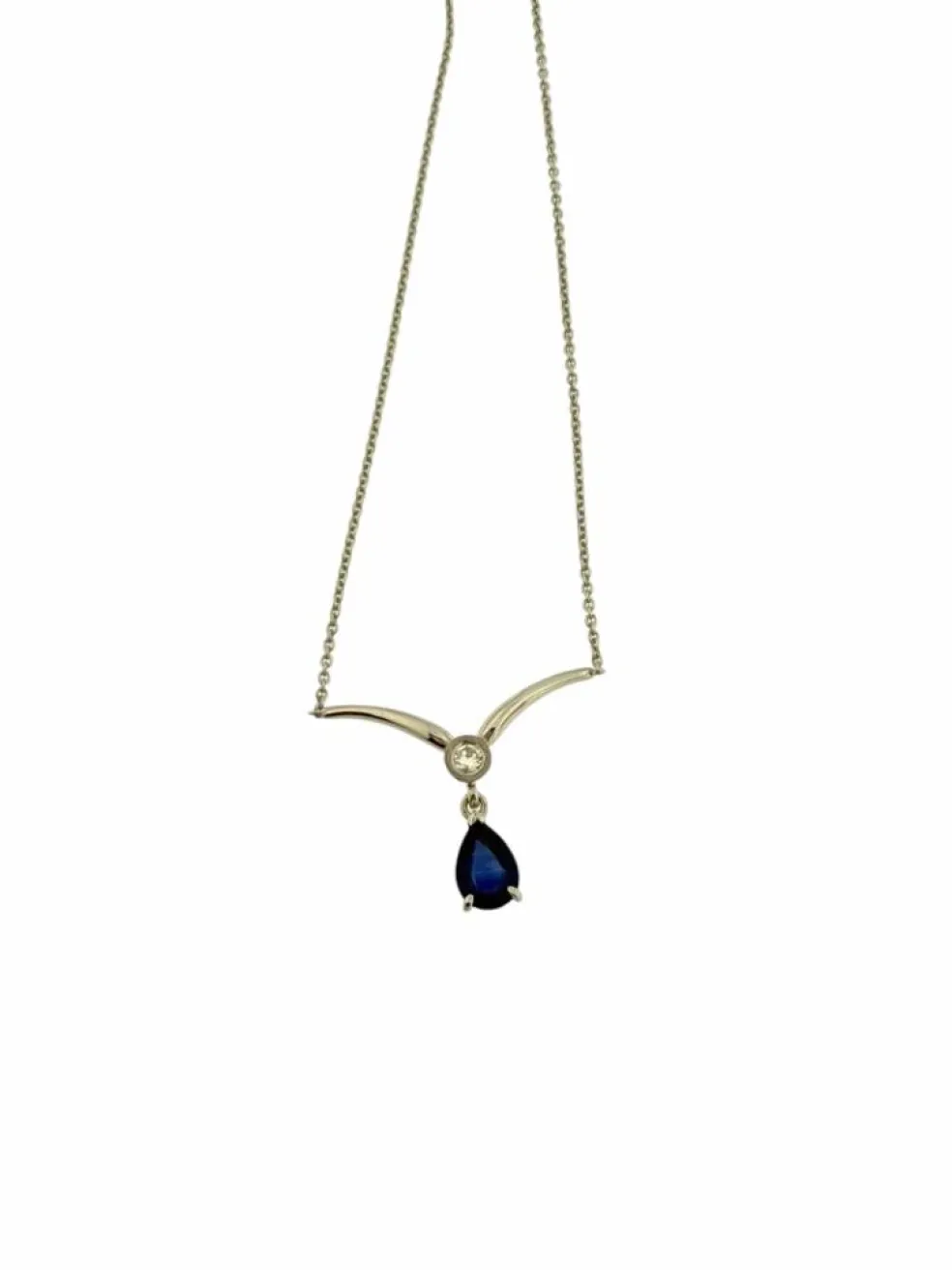 Collier en or blanc certifié IGI avec saphir et diamant