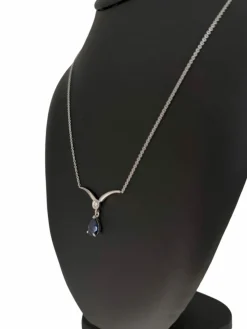 Collier en or blanc certifié IGI avec saphir et diamant