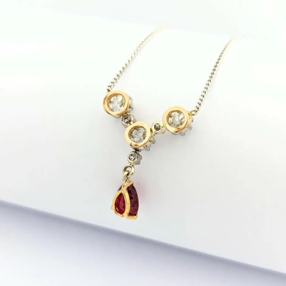 Collier en or blanc diamants et rubis