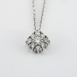 Collier en or blanc diamants