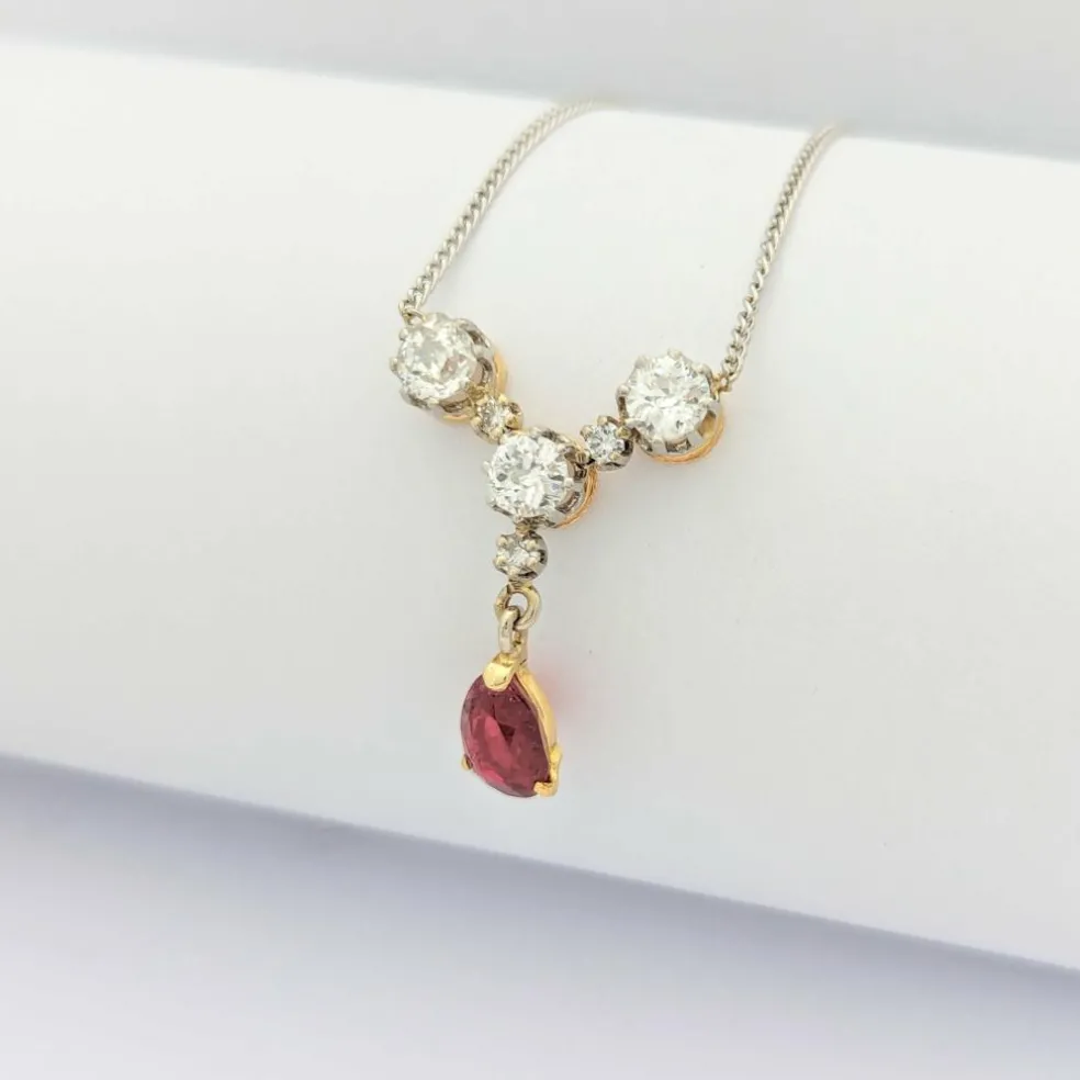 Collier en or blanc diamants et rubis