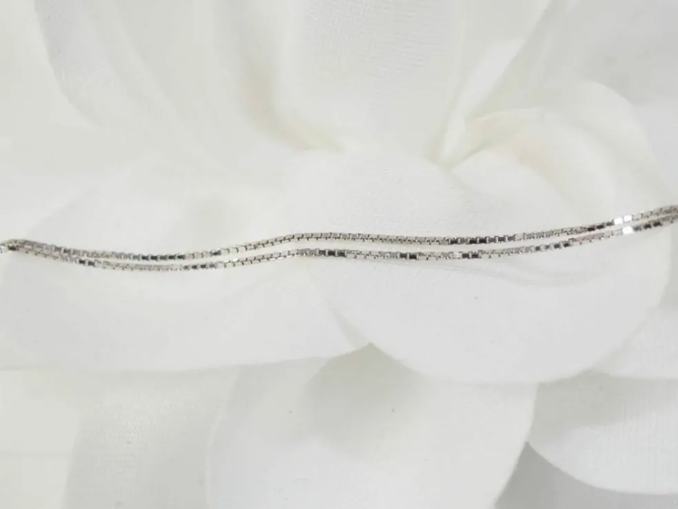 Collier en or blanc et 4 coeurs
