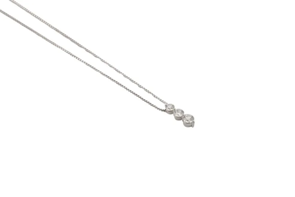 Collier en or blanc et diamants