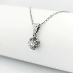 Collier en or blanc et diamants