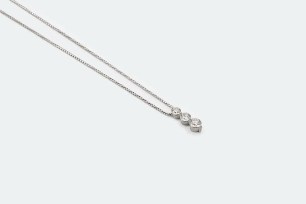 Collier en or blanc et diamants