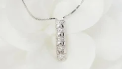 Collier en or blanc et diamants