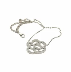 Collier en or blanc et diamants motif pétale de rose