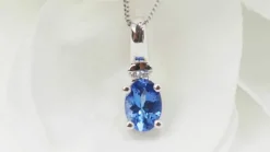 Collier en or blanc, tanzanite et diamants