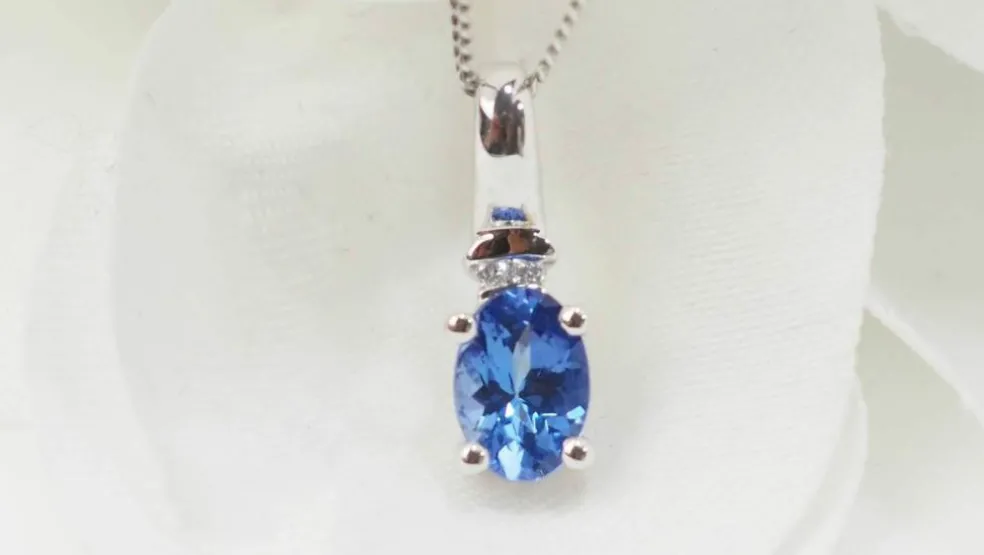 Collier en or blanc, tanzanite et diamants