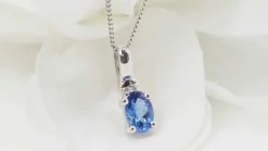 Collier en or blanc, tanzanite et diamants